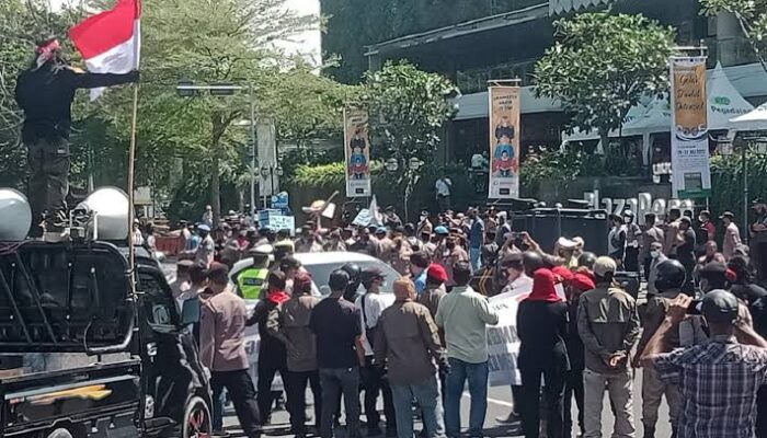 AMP dan Provokasi 15 Agustus: Memutar Balik Fakta Sejarah New York Agreement