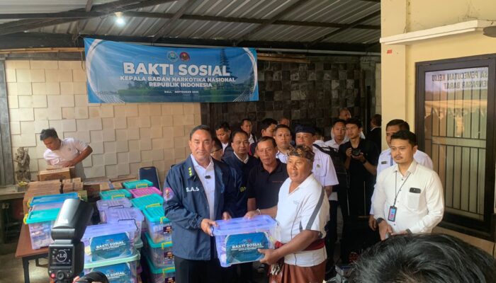 BNN Salurkan 2.000 Paket Sembako untuk Korban Banjir di Bali