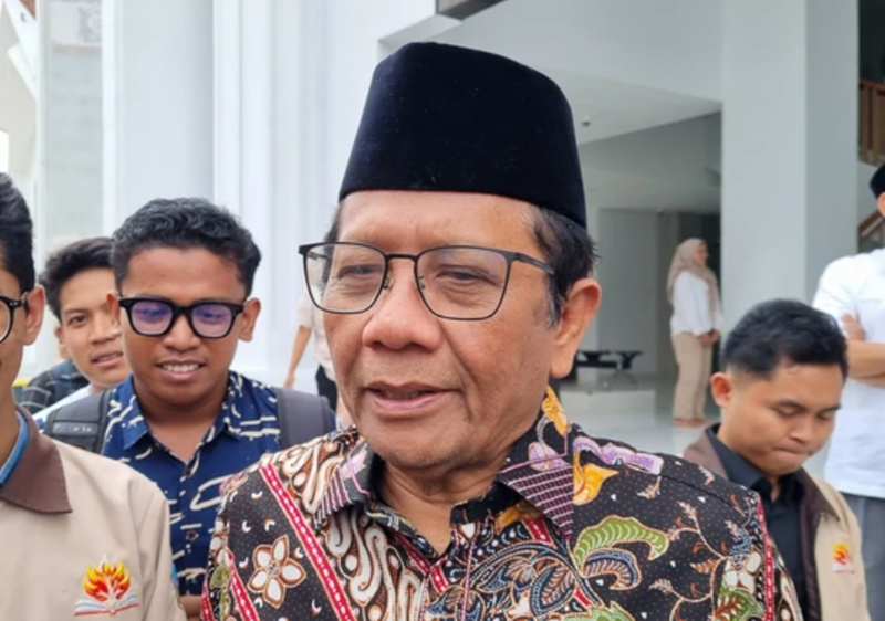 Mahfud MD di Univesitas Airlangga Surabaya - Holopis