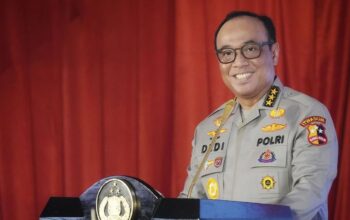 Teladan Kepemimpinan Publik, Komjen Dedi Prasetyo Dapat Penghargaan dari FH UB