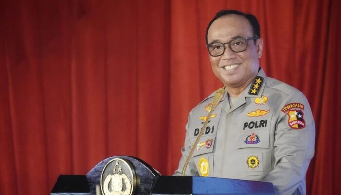 Teladan Kepemimpinan Publik, Komjen Dedi Prasetyo Dapat Penghargaan dari FH UB