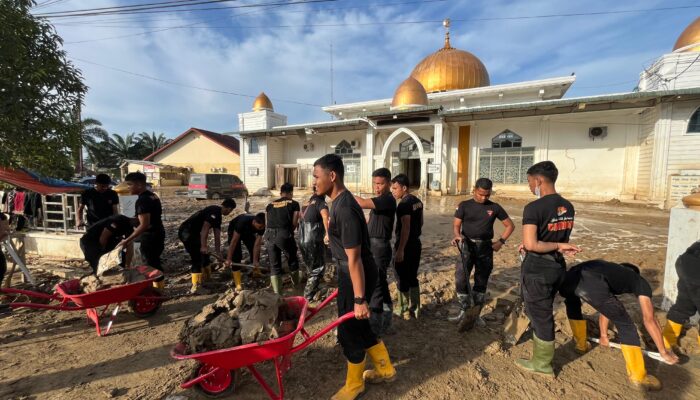 Gotong Royong Polri dan Warga, Masjid Terdampak Bencana di Aceh Kembali Layak untuk Ibadah