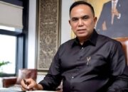 Menghujat Penyelamat, Menjilat Pengkhianat
