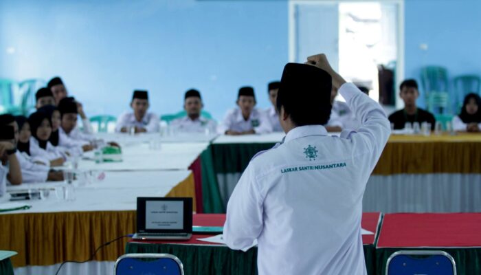 Ratusan Anggota Laskar Santri Nusantara Gelar Aksi Damai di Depan Gedung Trans7, Protes Tayangan Xpose Uncensored