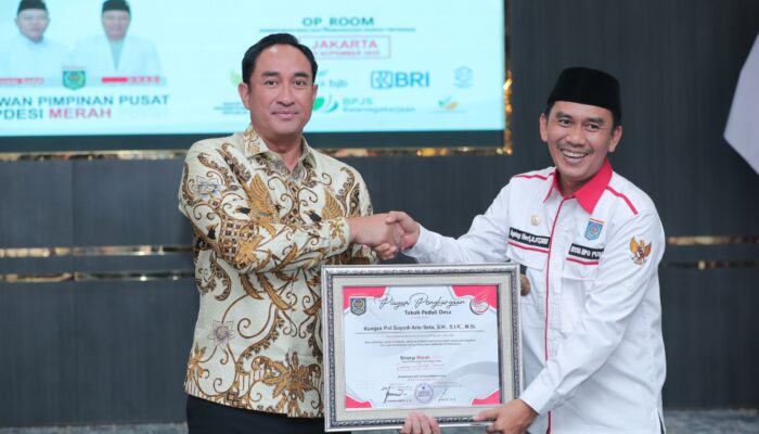 Penguatan Desa Bersinar, Kepala BNN RI Diakui sebagai Tokoh Peduli Desa oleh APDESI