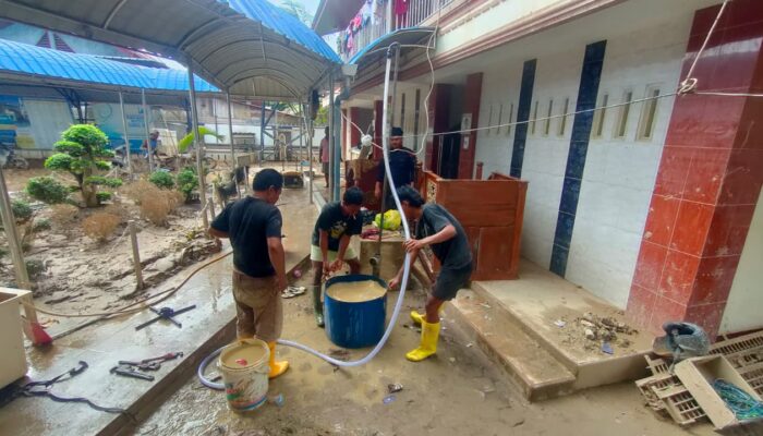 Wujud Kepedulian Polri, Satbrimob Bangun MCK Umum di Aceh Tamiang