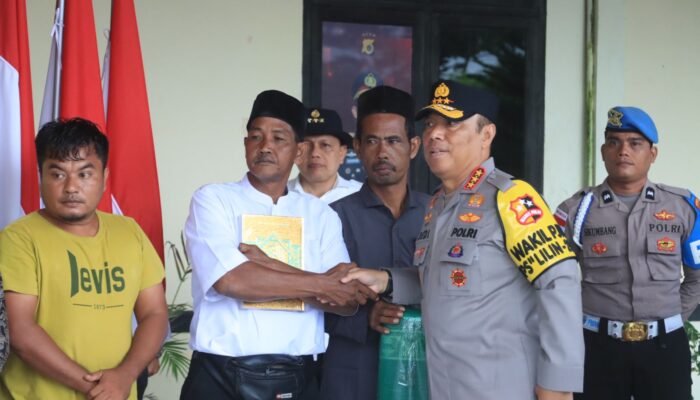 Hadir di Tengah Warga, Wakapolri Tinjau dan Bantu Pemulihan Aceh Utara
