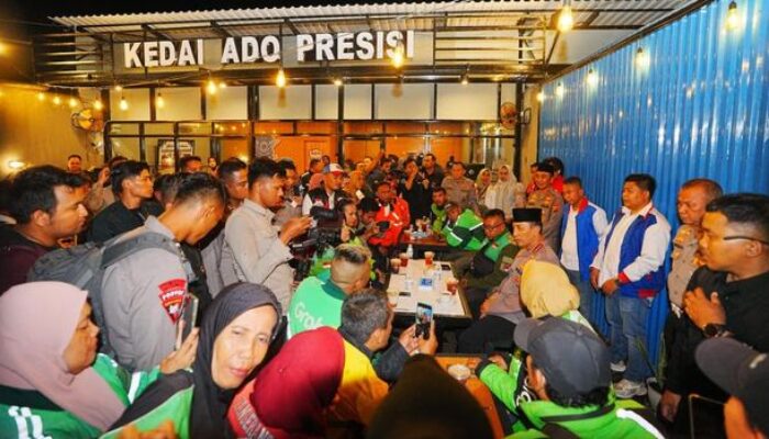 Kapolri Sigit Sambangi Kedai ADO Presisi, Dengarkan Langsung Suara Driver Ojol Palembang