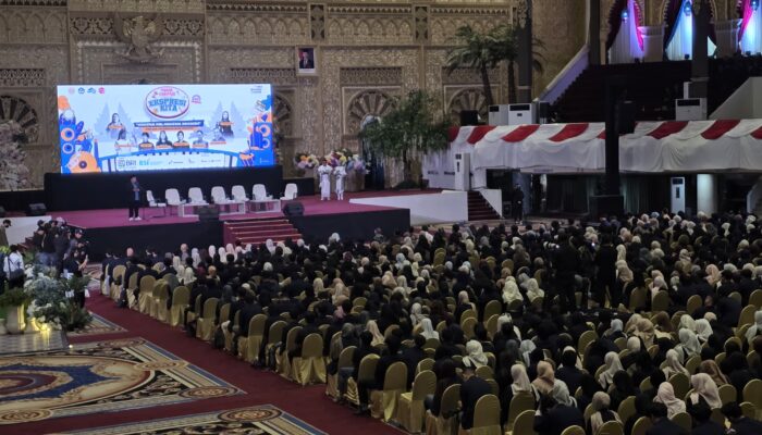 Mendikti Saintek Tekankan Kampus Harmonis dan Kolaboratif di Forum UNESA