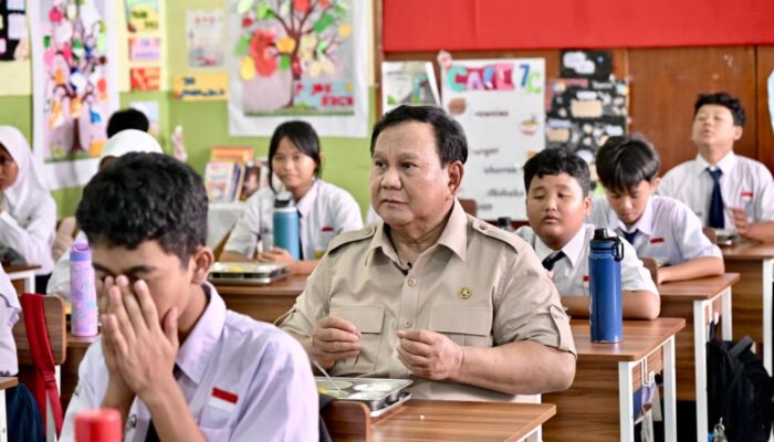 Presiden Prabowo Cek Kualitas Pelaksanaan MBG di SMPN 111 Jakarta